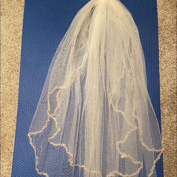 Alfred Angelo Saphire Collection Wedding Dress - Picture 7 of 7